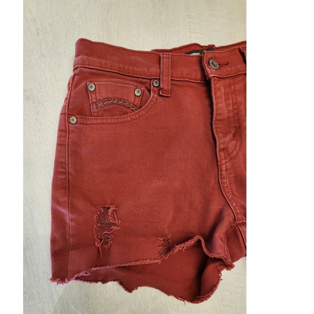 Levis Women's Cut off Denim Shorts SZ 4 Distressed Butterfly Patch Rust - Picture 8 of 11
